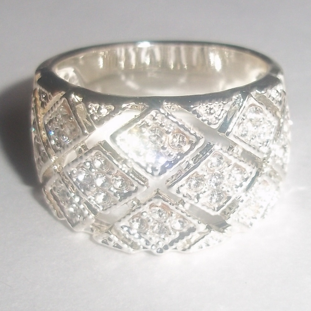 Wide Tapered Silver Lattice and Crystal Ring